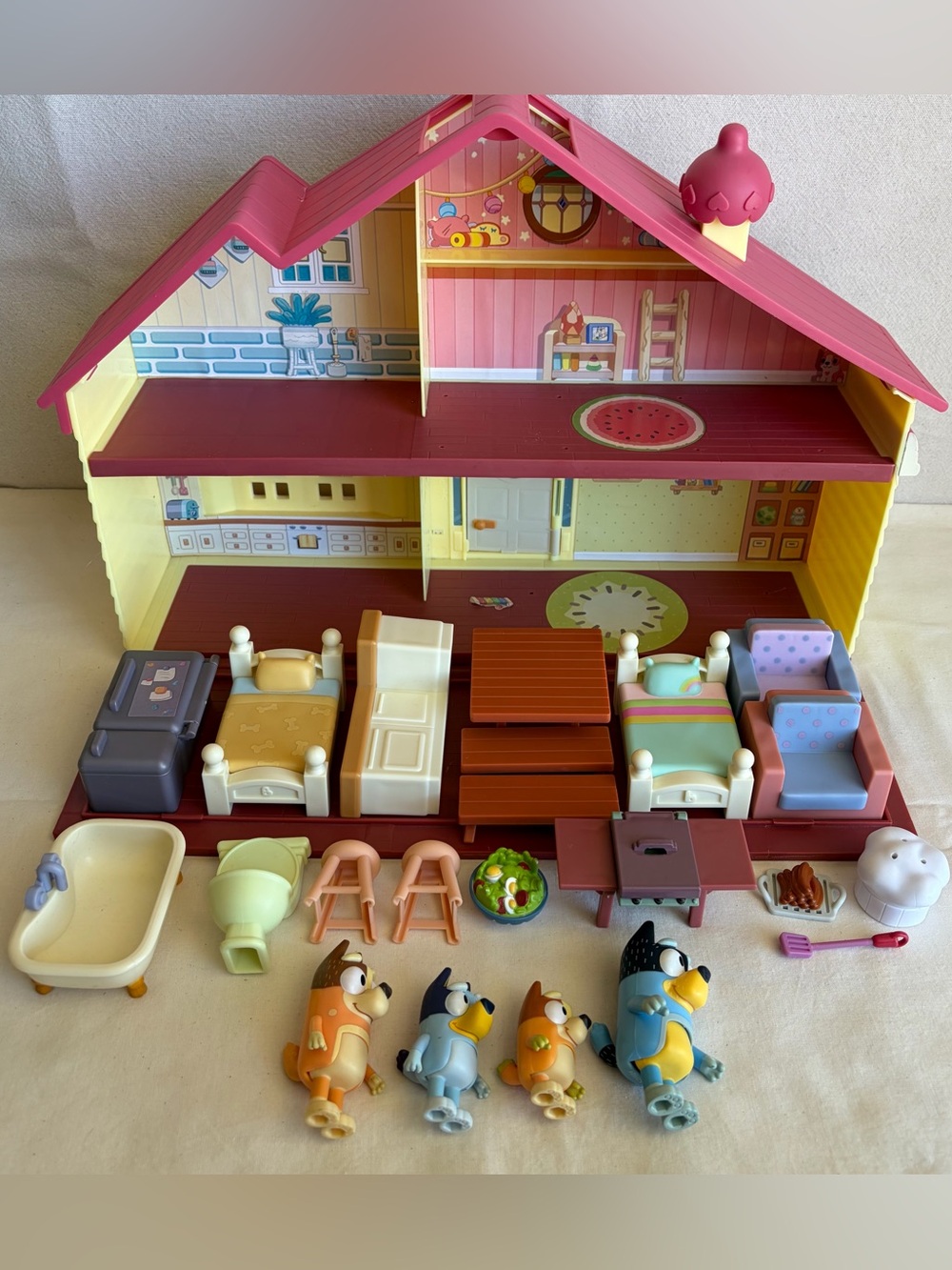 Bluey Lot Heeler Family Home with Furniture Accessories and 4 Figures